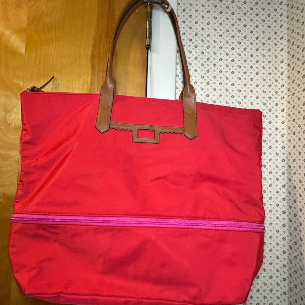 SD Collection “Your Adventure Awaits” Red Travel Bag